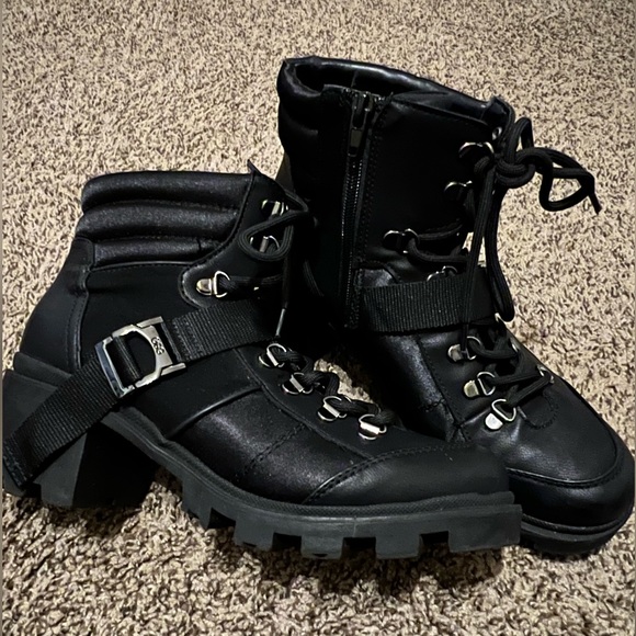 G By Guess black heel boots - Picture 4 of 9